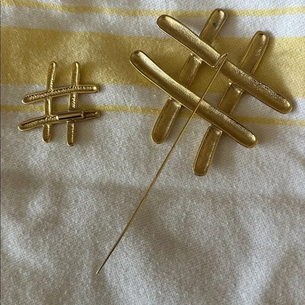 Vintage Gold Tone Hashtag “jabot” pin lapel pin brooch